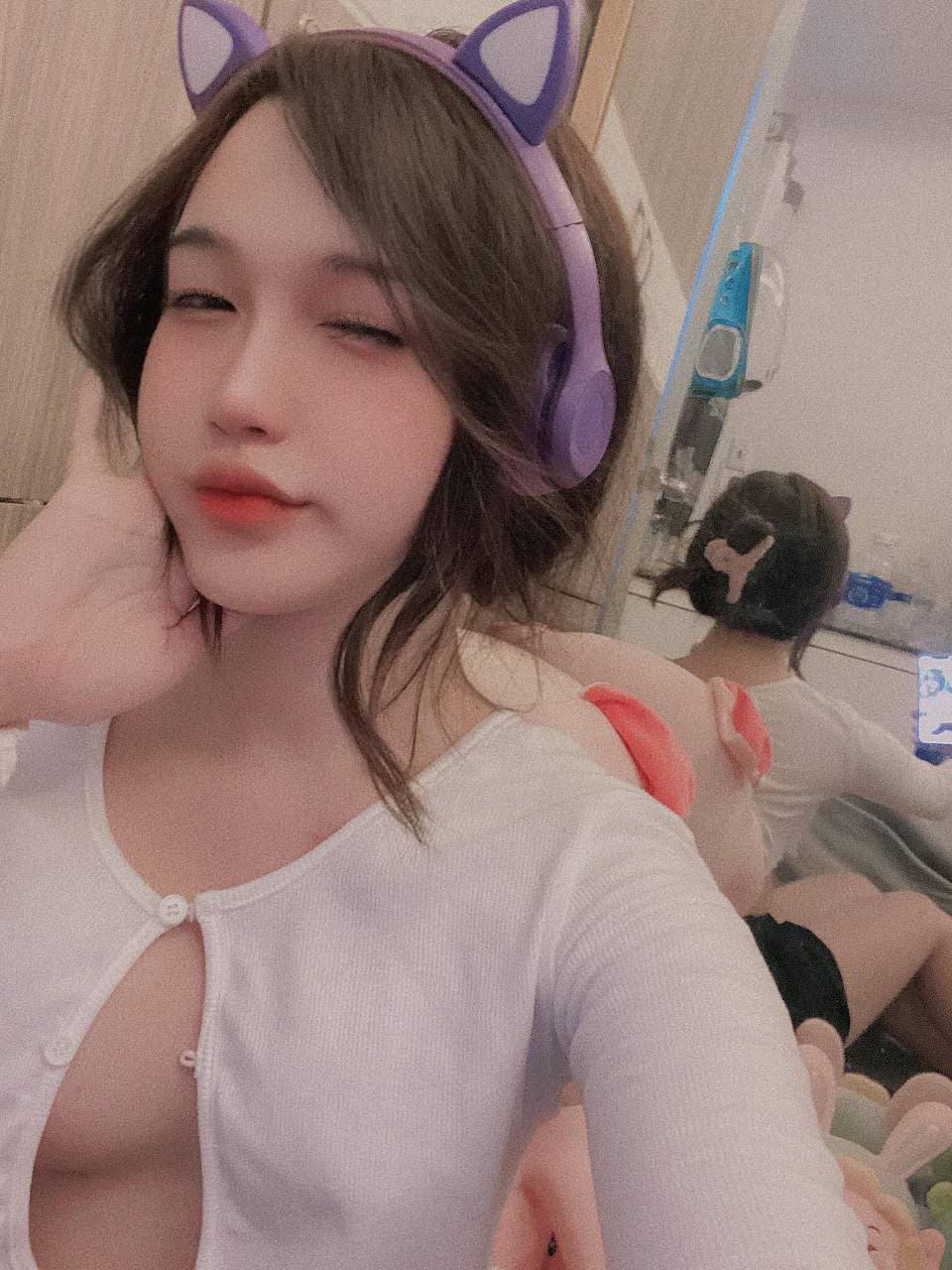 Ngửa lồn cho cậu em dưới quê bú đã cái nư